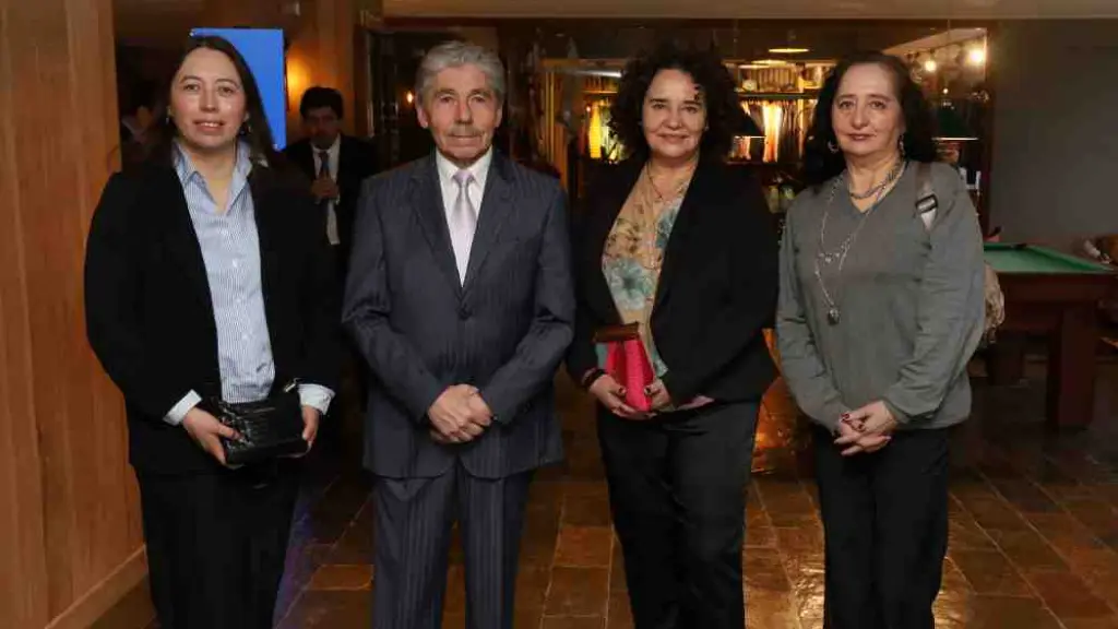 Claudia Fuentes, directora de La Tribuna; Fernando Cordero, gerente regional de La Prensa; Paola Álvarez, directora de El Heraldo Austral y Claudia Álvarez, del Heraldo Austral. | ANP