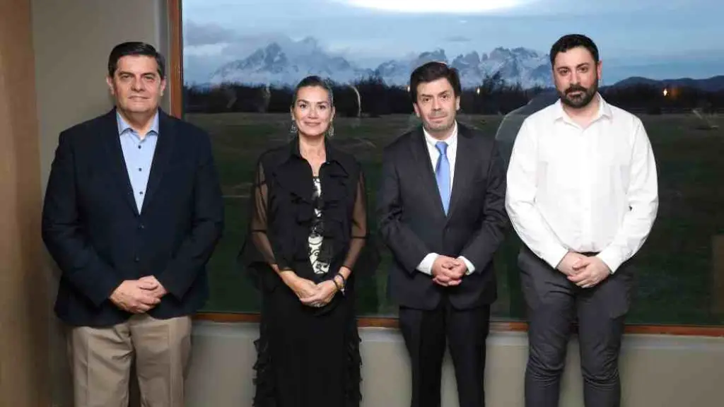 José Miguel Infante, director de la carrera de Periodismo de la Universidad Central; Bárbara Salgado; Gabriel Vergara, director del diario HoyxHoy y Miguel Ángel Torres. | ANP