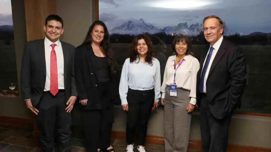 Maximiliano Valdés, director ejecutivo de Chócale; Antonia del Pedregal, directora comercial de Chócale; Tabita Moreno, directora de Diario Concepción; Martha Ramos, presidenta de Comisión de Libertad de Prensa de la SIP y Juan Jaime Díaz, vicepresidente  | ANP