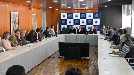 Gobernador Giacaman y 33 alcaldes viajarán al Congreso para exigir más recursos para la región