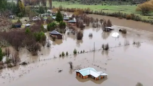 Río atmosférico extremo aísla a 145 personas en Aysén y deja casas tumbadas por vientos de más de 100 km/h