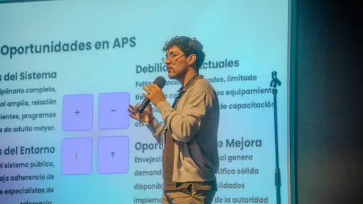 Realizan primera jornada de formación en geriatría para promover un envejecimiento activo y saludable en Los Ángeles  