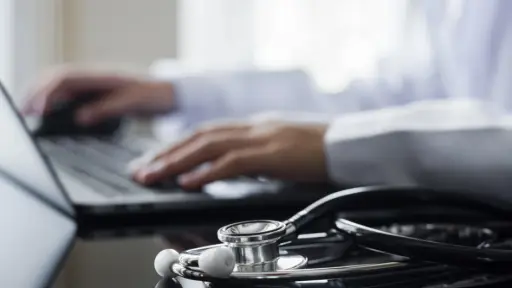 Suseso revela que más de 6 mil médicos emitieron licencias mientras estaban con reposo