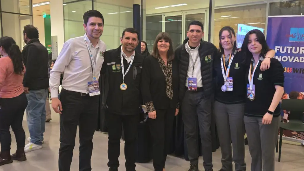 Estudiantes de El Huertón viajarán a las Olimpiadas Mundiales de Robótica con su proyecto Fuego Silencioso, Liceo Bicentenario de Excelencia Tecnológico El Huertón de Los Ángeles