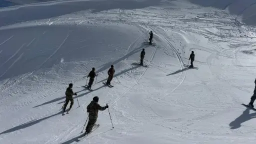 Soldados de Los Ángeles se entrenan en el volcán Llaima para reforzar operaciones en montaña