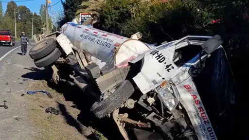  Un lesionado deja colisión entre vehículo y camión de combustible en ruta a Santa Bárbara