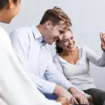 Especialista recomienda mantener rutinas saludables, practicar actividades placenteras y fortalecer los lazos sociales como pilares del bienestar emocional., Freepik