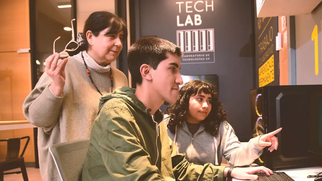 Cada vez que una persona se forma en una carrera con alta empleabilidad, está construyendo su futuro, el de su familia y también el del país.