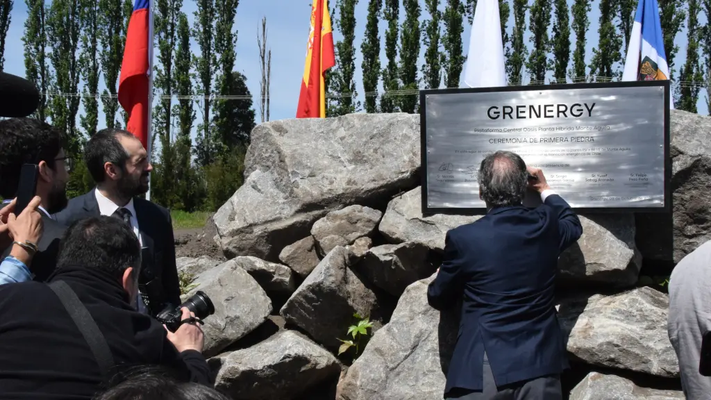 Colocan la primera piedra de una de las plantas de energía solar más grandes de la región en Cabrero, Diario La Tribuna