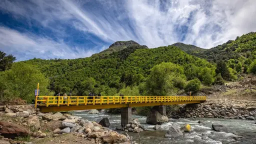 Realizan la reposición de puente que conecta a la comunidad Pehuenche Malla Malla de Alto Biobío