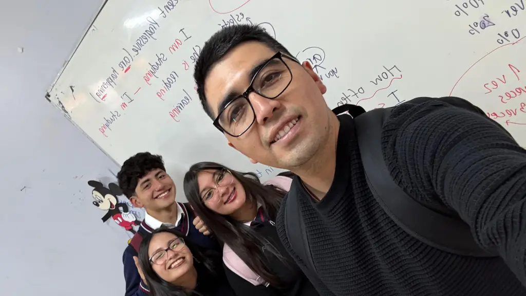 Profesor Jaime Molina y alumnos liceo Nuevo Mundo, La Tribuna