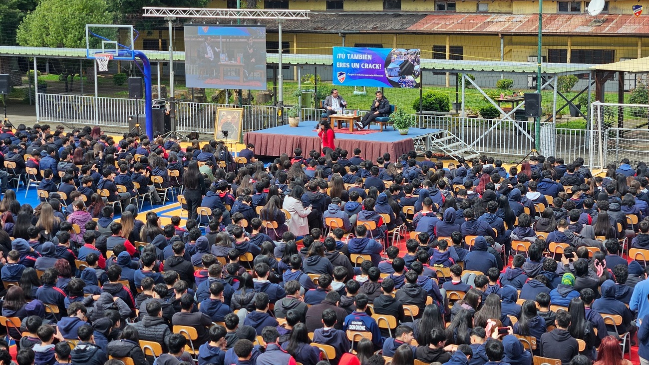 Matías Fernández durante charla en Colegio Don Orione / Cedida