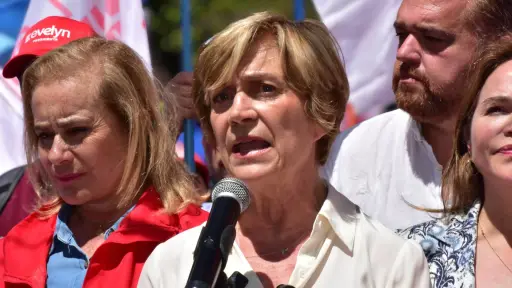 Desde Los Ángeles: Evelyn Matthei propone más cárceles, vigilancia con IA y castigo a menores infractores