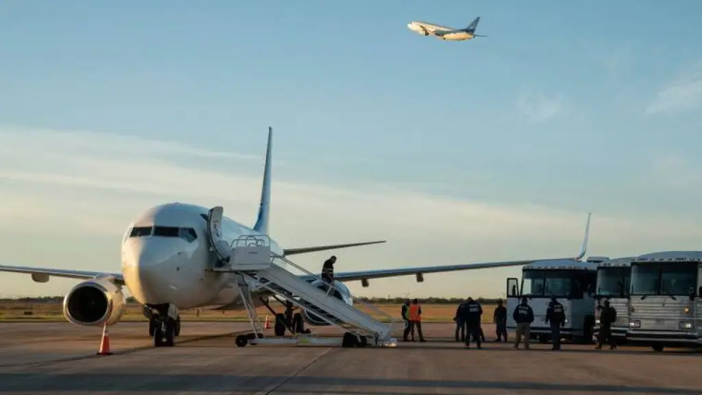 El ministro del Interior, Álvaro Elizalde, destacó la coordinación estatal en el retorno., contexto