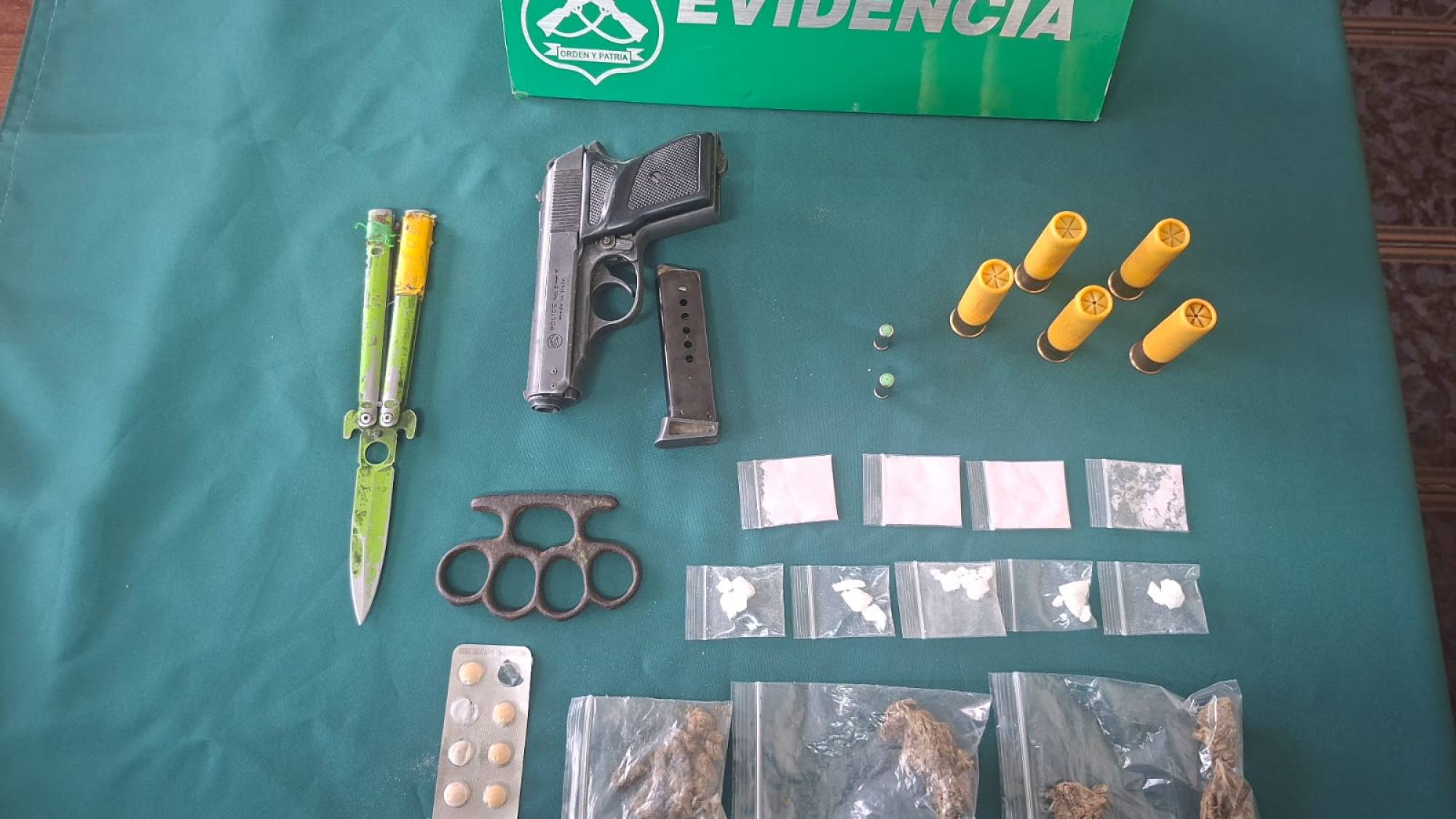 Detienen a hombre tras ser sorprendido con droga, arma blanca y pistola ...