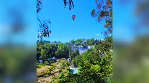 Hito aéreo: realizan el primer vuelo en globo aerostático sobre los emblemáticos Saltos del Laja