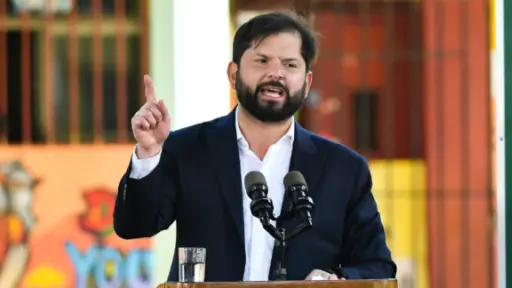 Cada peso será devuelto: Presidente Boric tras escándalo por cobros excesivos en tarifas eléctricas