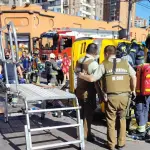 De acuerdo con Carabineros, los sujetos estaban siendo perseguidos luego de cometer robos con violencia en el sector, y en su intento de escapar, provocaron el fatal accidente., Cuerpo de Bomberos de Santiago @cbsantiago