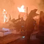 Incendio destruyó dos cabañar en el sector norte de Los Ángeles, Cuerpo de Bomberos de Los Ángeles