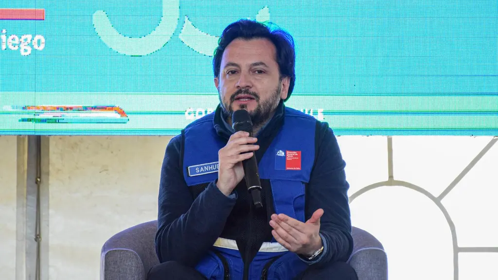 Rodrigo Sanhueza, director general de Aguas, calificó como una crisis silenciosa la progresiva dependencia de camiones aljibe de los sistemas de APR y los descensos progresivos en los acuíferos, La Tribuna