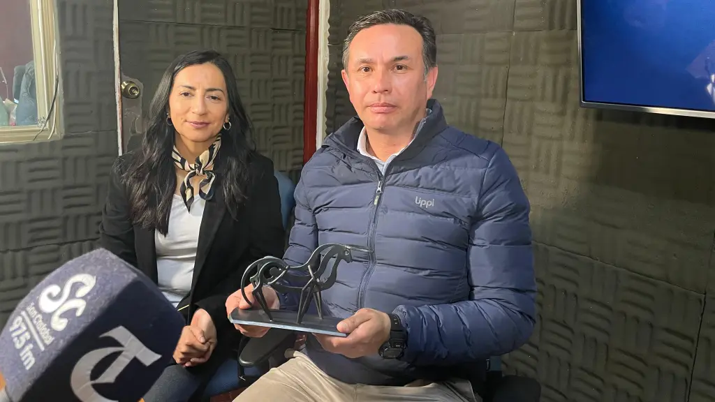 Profesor Cristian Contreras de Mulchén, La Tribuna