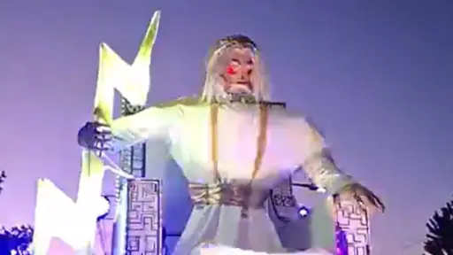 Desfile de carros alegóricos del Liceo Industrial recorrió las calles de Los Ángeles