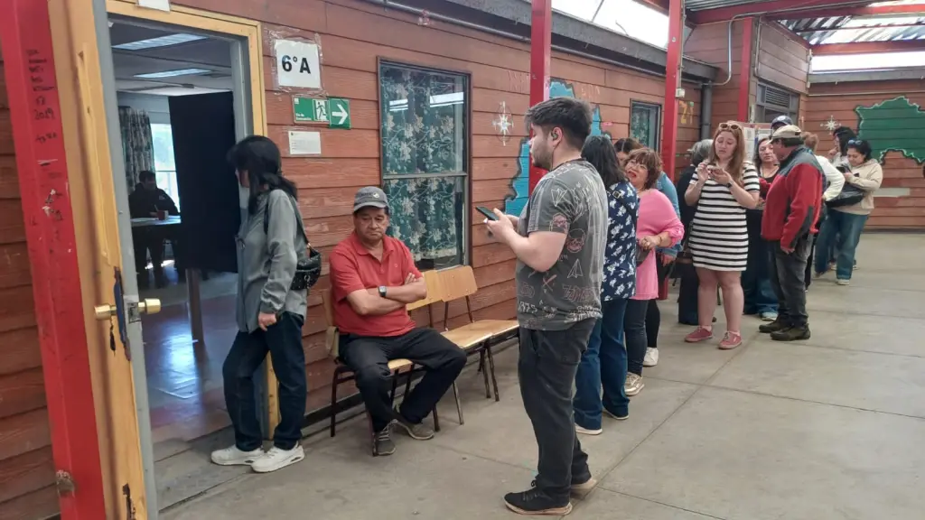 Jornada electoral en escuela Pedro Ruiz Aldea de Los Ángeles., La Tribuna