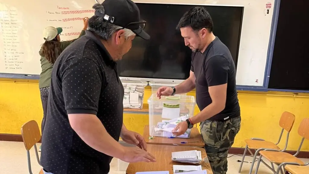 Conteo de votos Liceo Bicentenario A-59 de Los Ángeles., La Tribuna