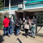 Votantes acudieron en masa a liceo Miguel Ángel Cerda Leiva en Mulchén, La Tribuna