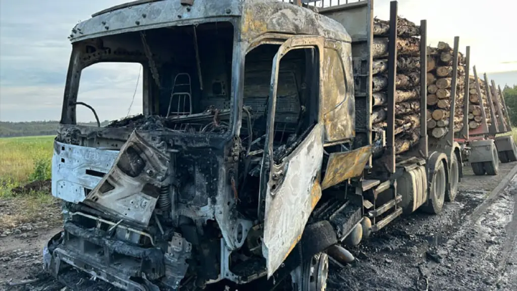 Camión quedó completamente calcinado tras nuevo ataque incendiario en La Araucanía, Diario La Tribuna
