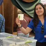 Diputada Karen Medina sufragando en Nacimiento, Cedida