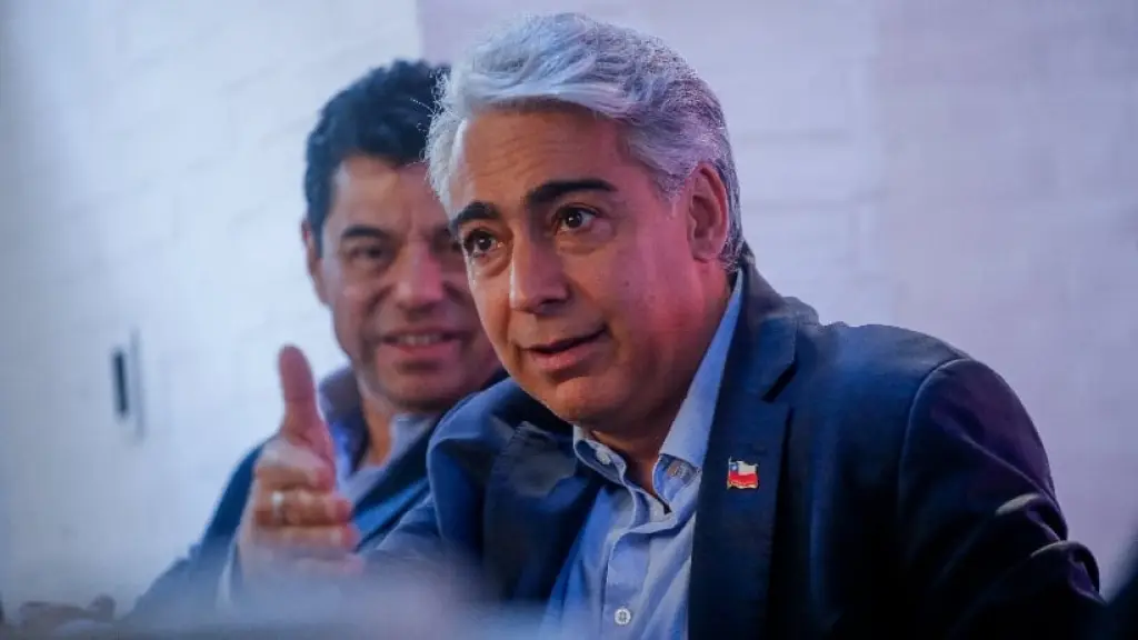 Marco Enríquez-Ominami, Agencia UNO 