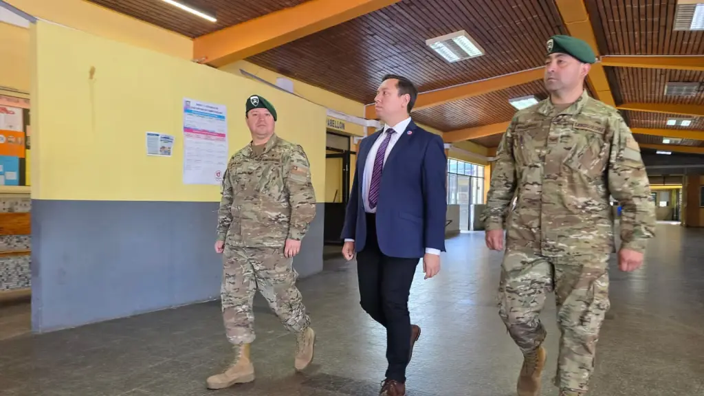 a revisión fue encabezada por el delegado presidencial provincial, quien confirmó que el despliegue operativo y de seguridad se encuentra totalmente coordinado con el Servel y las Fuerzas Armadas., Delegación Provincial