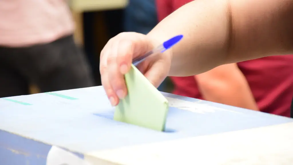 El Tricel ejecuta las operaciones matemáticas en cada distrito para determinar qué candidatos resultan electos según los votos obtenidos por cada lista y pacto electoral, La Tribuna