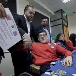 El gobernador Sergio Giacaman felicitó a los jóvenes deportistas tras su histórica participación en los Juegos Parapanamericanos Juveniles 2025., Diario La Tribuna