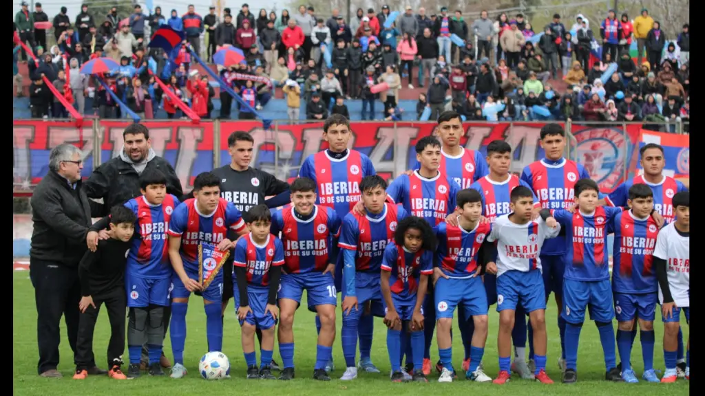 El acuerdo con el municipio permitirá disputar partidos en el Estadio Municipal de Los Ángeles y en Villa Coihue, en Negrete, este último como cancha alternativa, La Tribuna