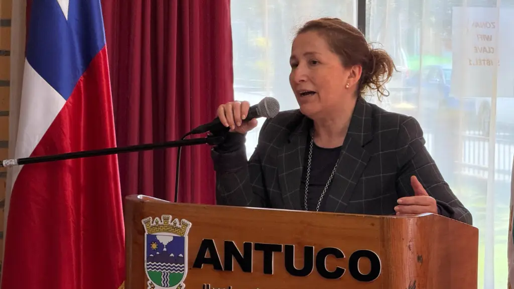 Alcaldesa de Antuco pide más fiscalización a Laguna Laja , Muni Antuco