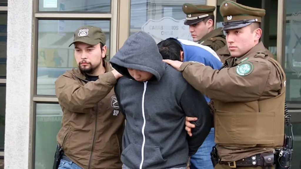 Tres detenidos por desacato en Los Ángeles, Agencia Uno