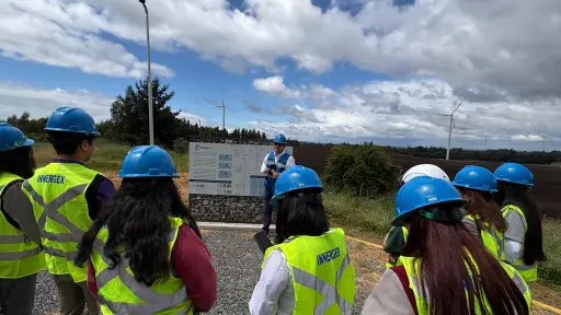 Estudiantes del Liceo Industrial de Los Ángeles participaron en Tour Energético en el Parque Eólico Cuel
