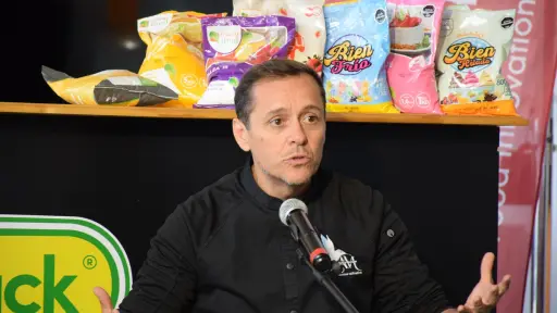 La vida es una gran aventura: Álvaro Morales comparte su visión en feria de emprendedores en Los Ángeles