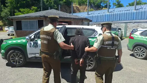 Sorprenden a hombre robando al interior de sede vecinal en San Rosendo