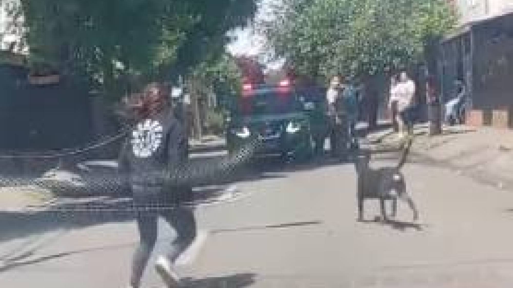 Conductor se da a la fuga tras colisionar contra un motociclista en Los ...