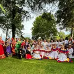 La agrupación no solo se dedica a las danzas tradicionales chilenas, sino que también incorpora presentaciones de bailes representativos de otros países latinoamericanos., Cedida
