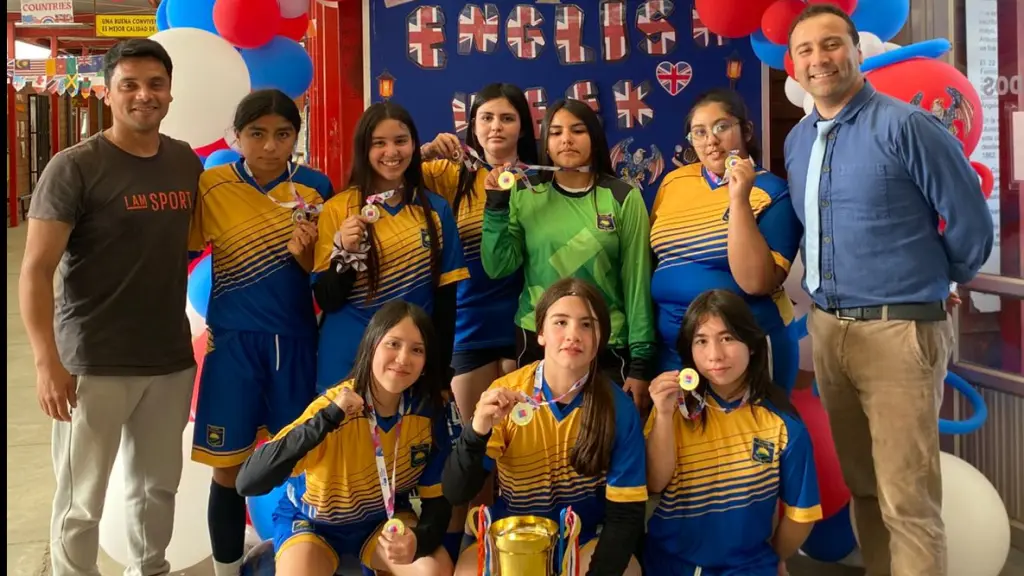 Escuela Pedro Ruiz Aldea se corona campeona regional de futsal damas, La Tribuna