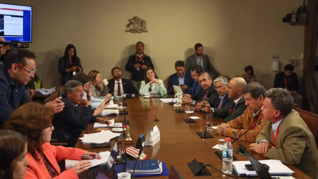 Reunión alcaldes Amcordi y comisión de educación cámara baja, Cedida