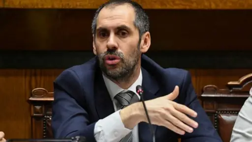 No se rinde: Ministro de Hacienda se reúne con parlamentarios oficialistas tras rechazo a partida presupuestaria