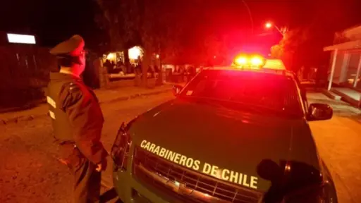 Hombre ingresó a vacunatorio para robar dos basureros en pleno centro de Los Ángeles