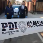 Ugalde precisó la dirección del inmueble y detalló que uno de los cuerpos se encontraba en la terraza y los otros dos en una habitación., PDI Chile