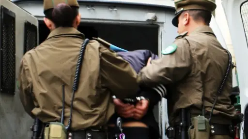 Arrestan a hombre que sustrajo zapatillas y chuteadores desde tienda del Mall en Los Ángeles