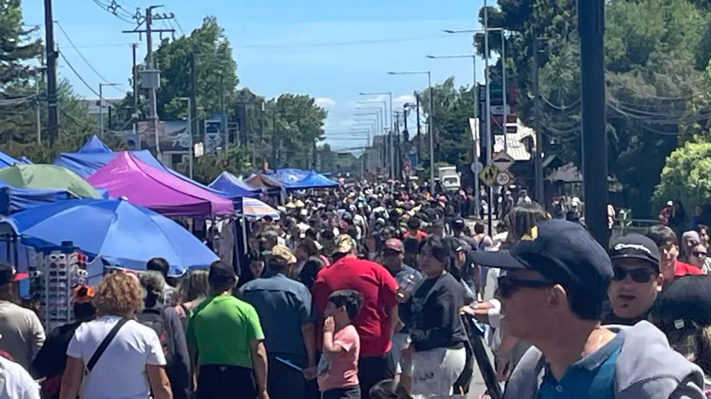 Cerca de 10 mil personas visitaron los cementerios en Los Ángeles, La Tribuna